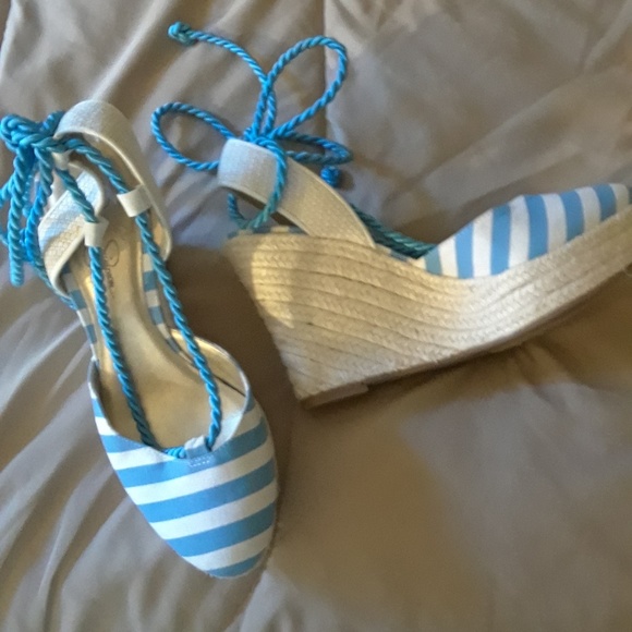 Jessica Simpson's shoes - Picture 4 of 4